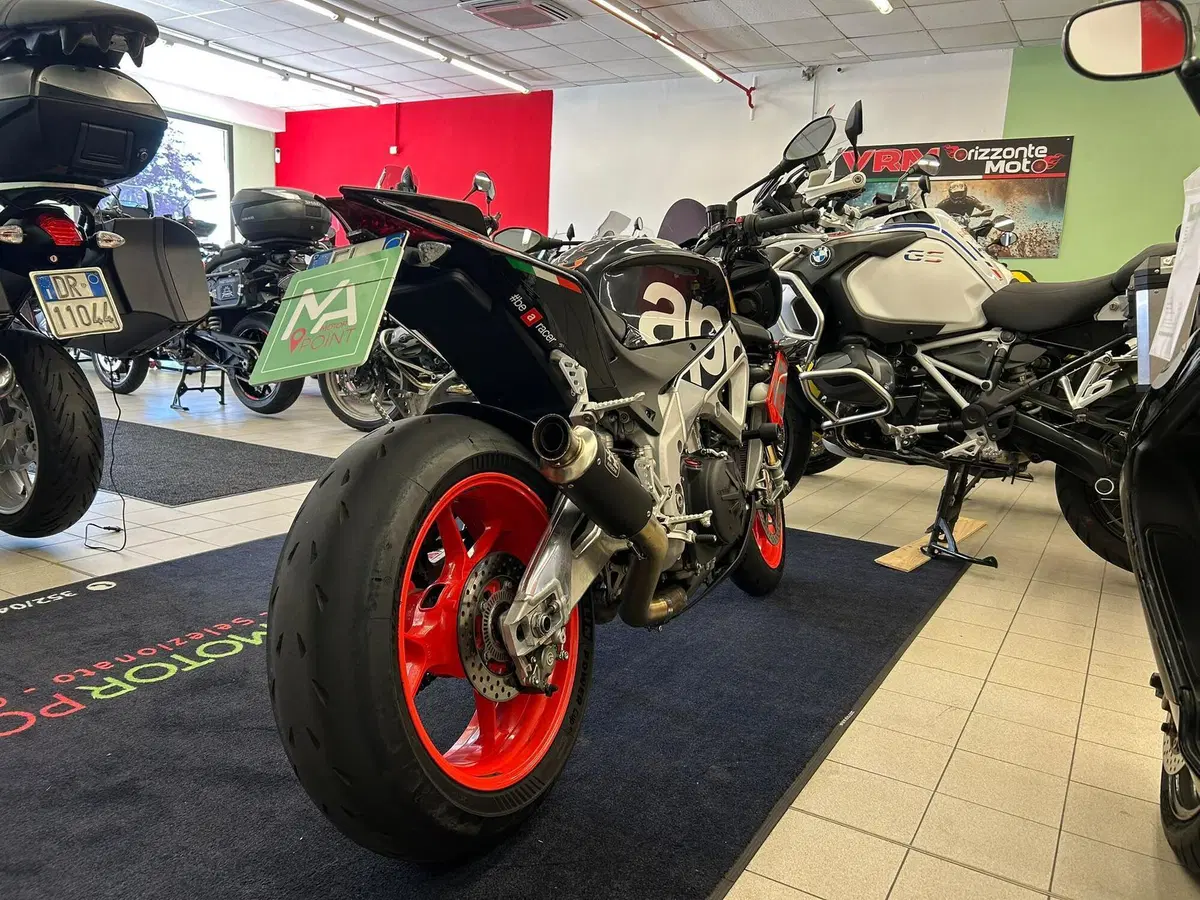Aprilia Tuono V4 Factory (2017 - 18) (7)