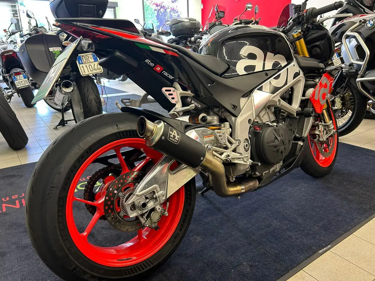 Aprilia Tuono V4 Factory (2017 - 18) (9)