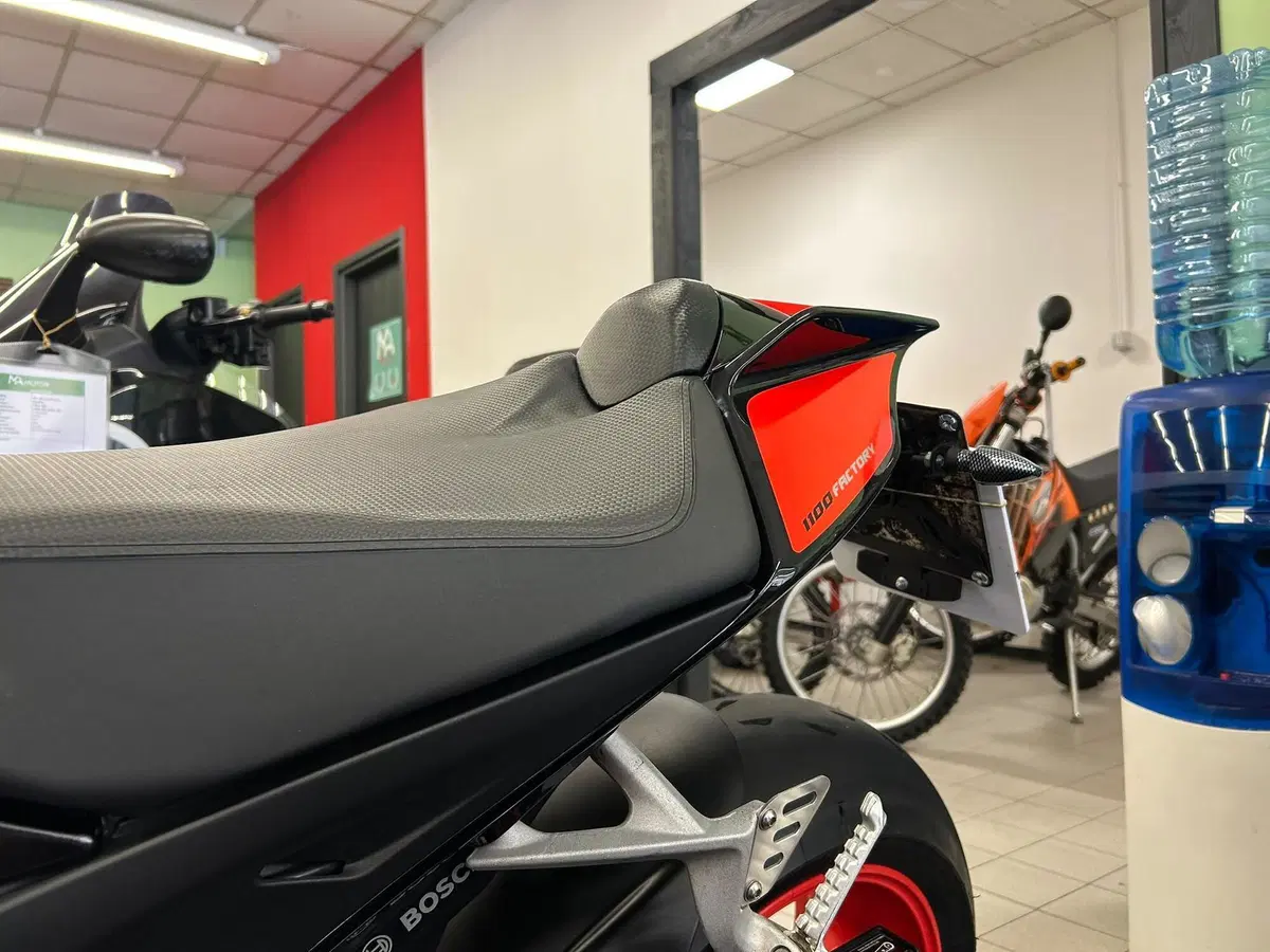 Aprilia Tuono V4 Factory (2017 - 18) (13)
