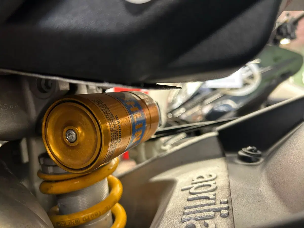 Aprilia Tuono V4 Factory (2017 - 18) (14)