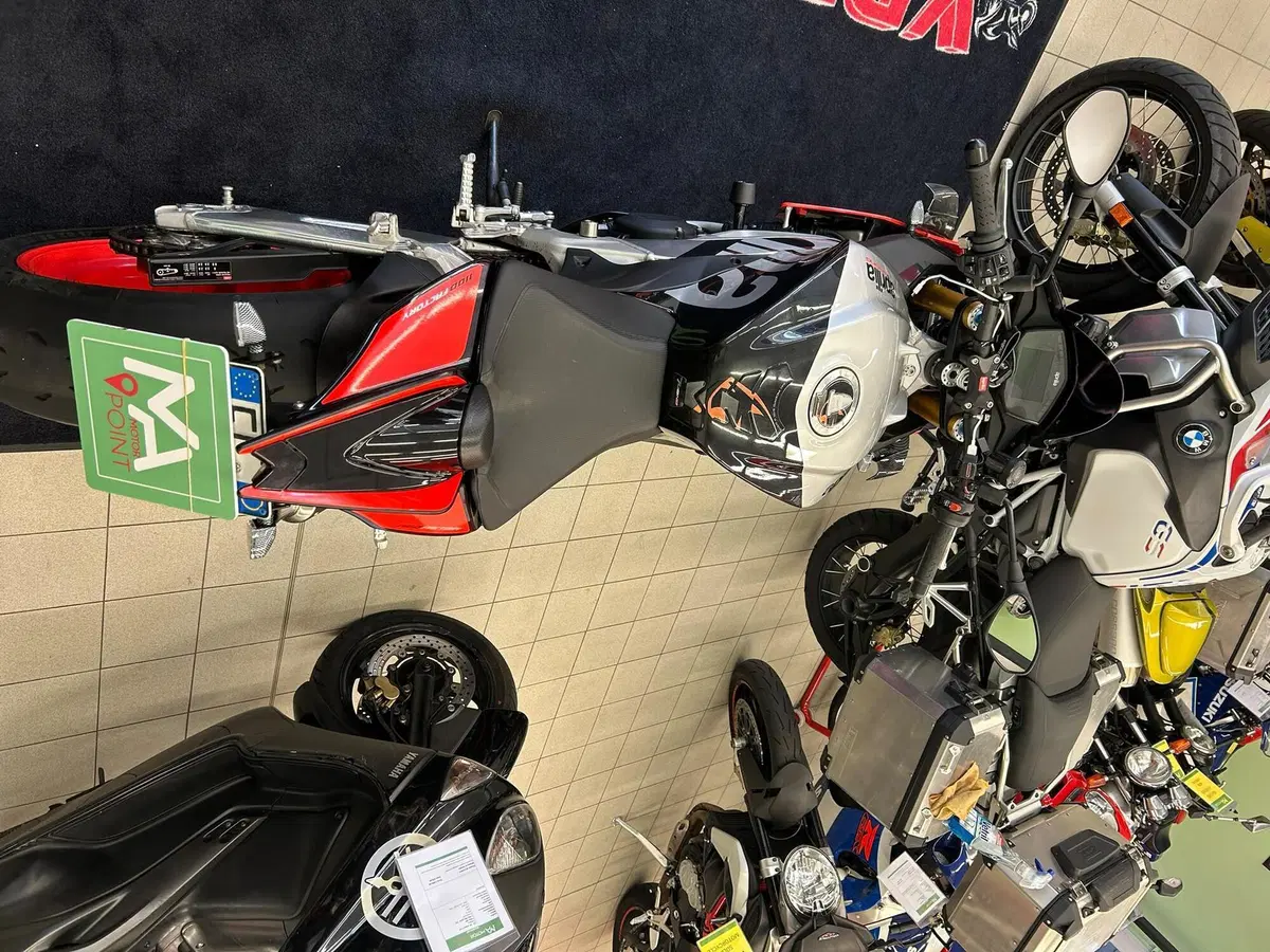 Aprilia Tuono V4 Factory (2017 - 18) (18)