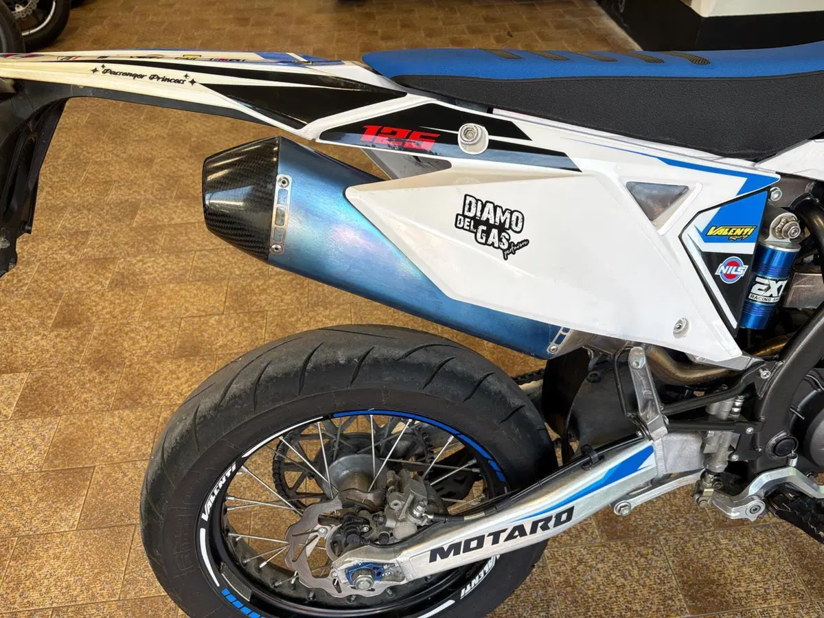 Valenti Racing SM 125 Z (2020 - 22) (10)