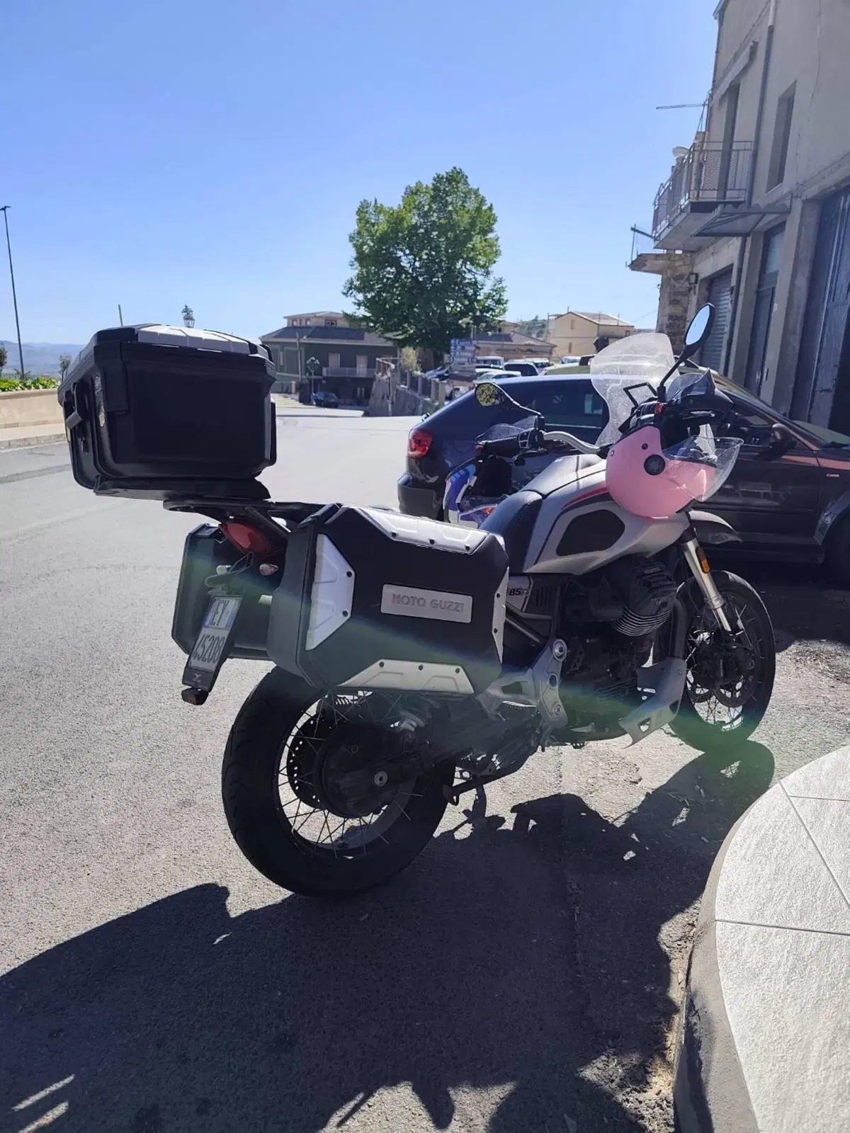 Moto Guzzi V85 TT Travel (2021 - 23) (3)