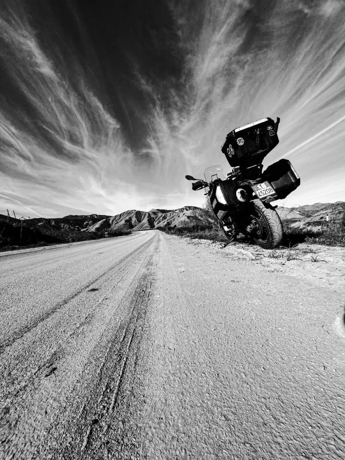 Moto Guzzi V85 TT Travel (2021 - 23) (4)
