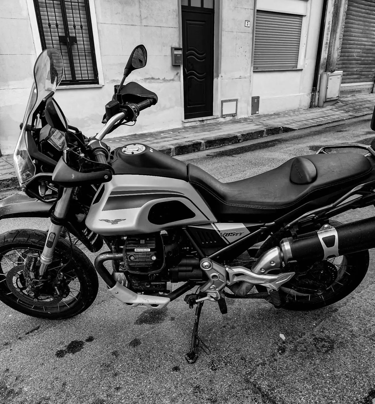 Moto Guzzi V85 TT Travel (2021 - 23) (6)