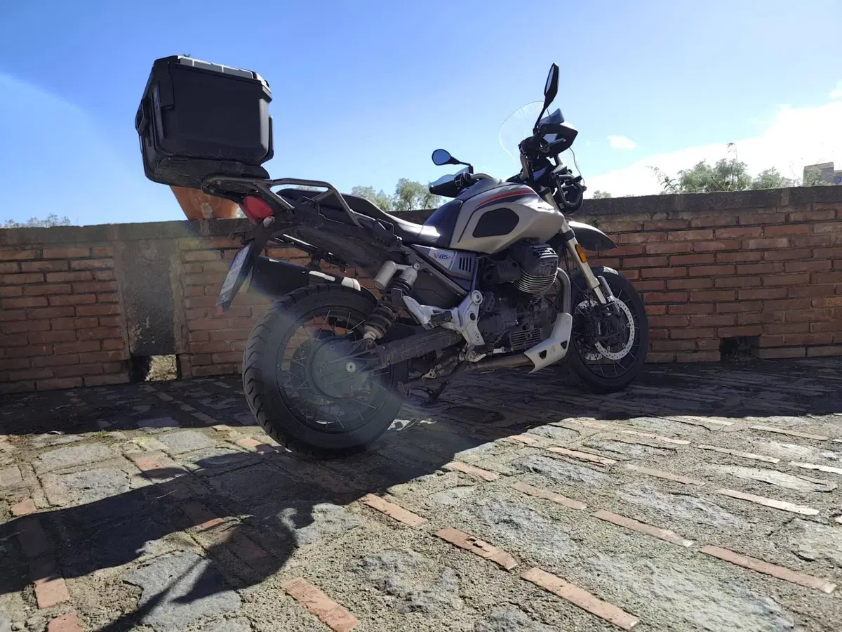Moto Guzzi V85 TT Travel (2021 - 23) (7)