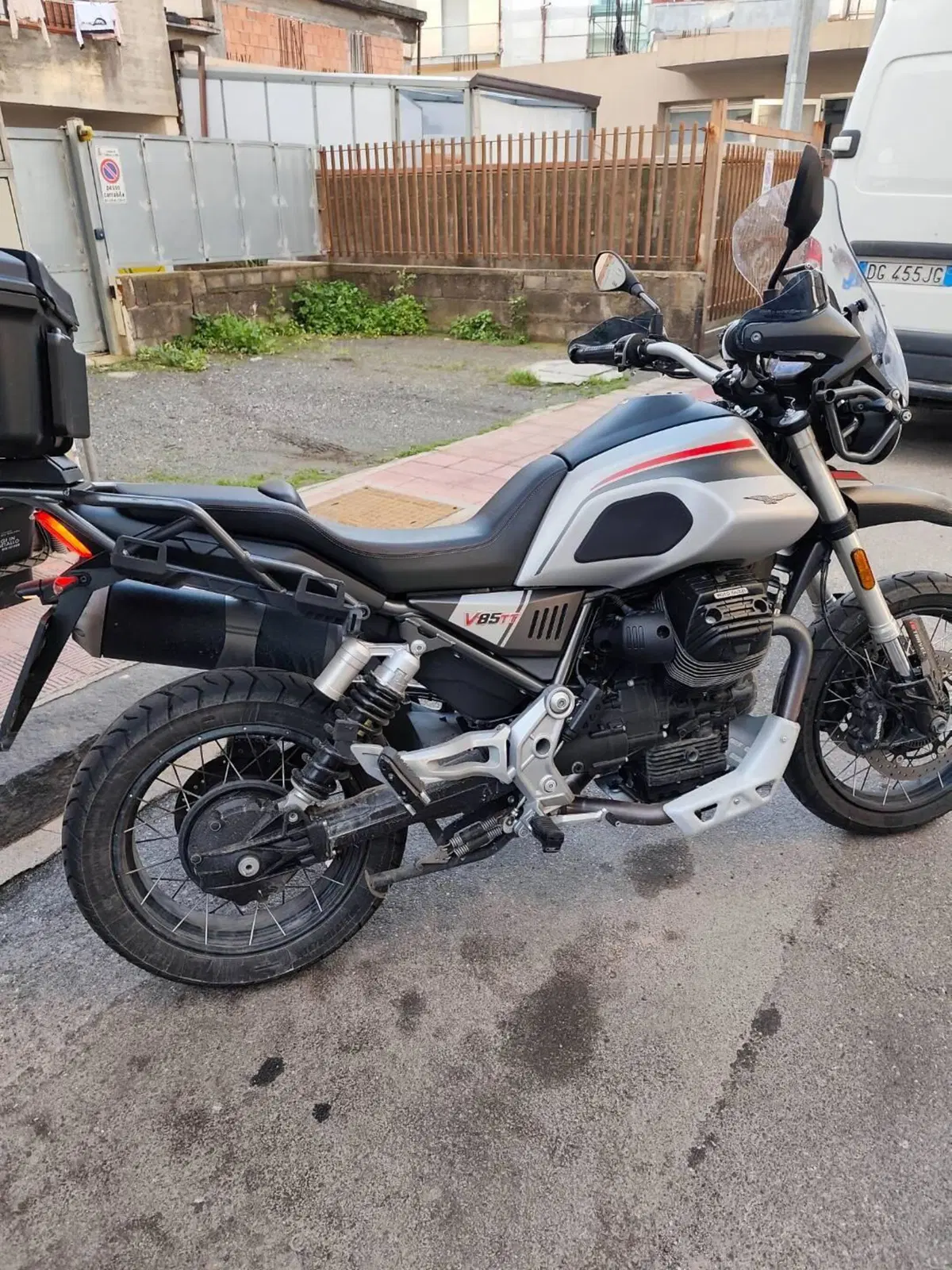 Moto Guzzi V85 TT Travel (2021 - 23) (8)