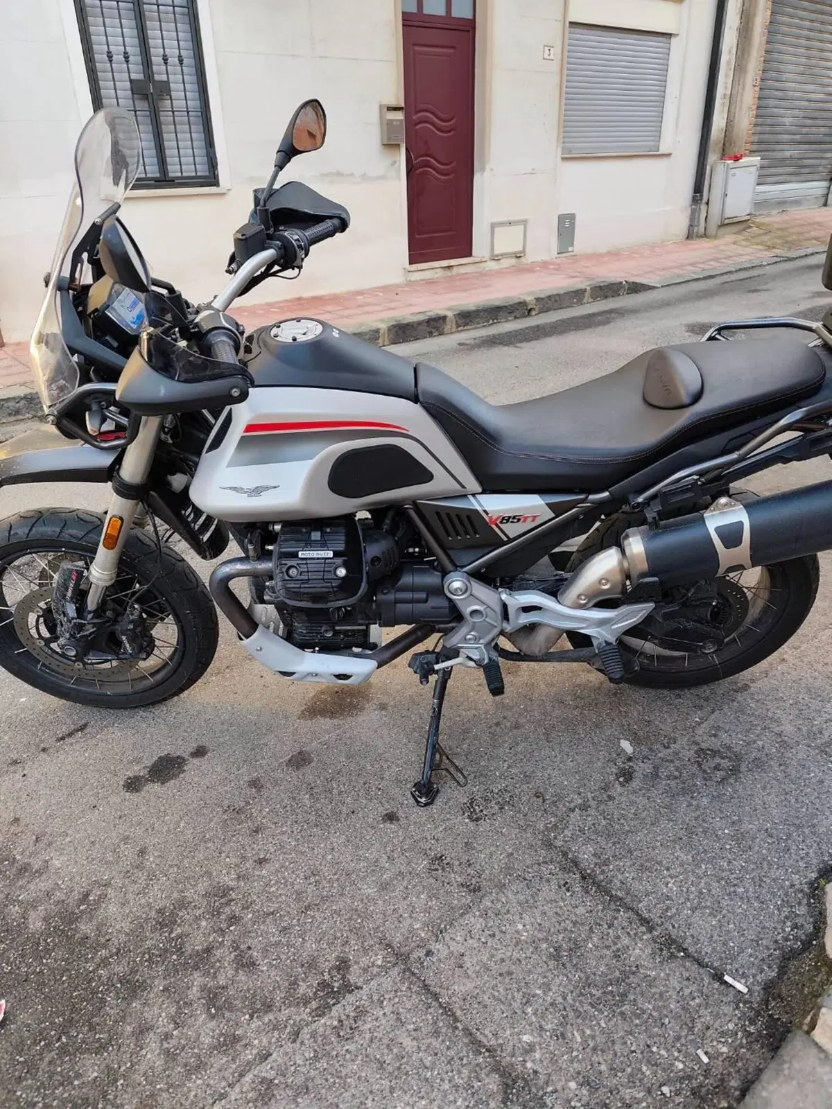 Moto Guzzi V85 TT Travel (2021 - 23) (9)