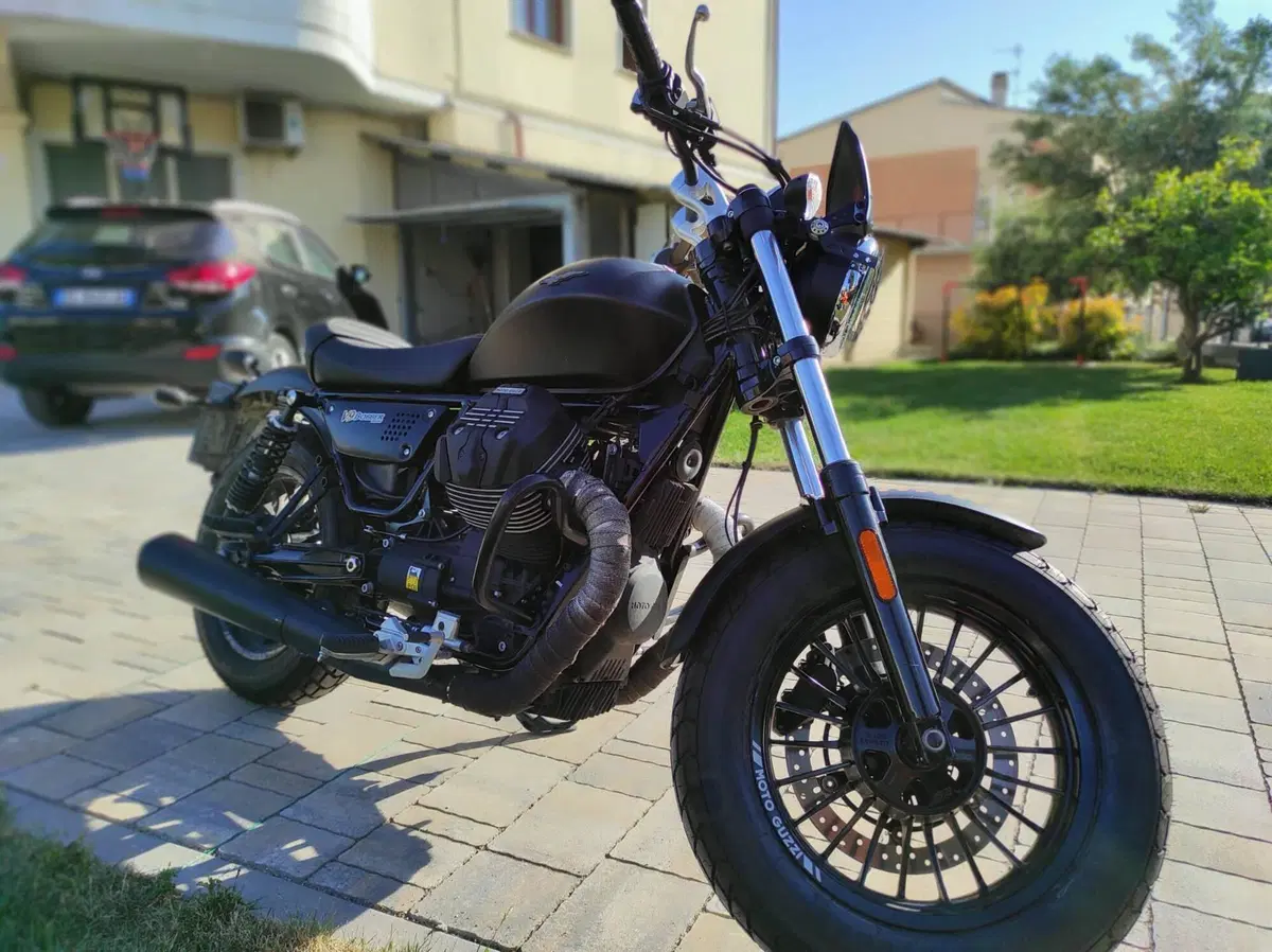 Moto Guzzi V9 Bobber (2016 - 18) (7)