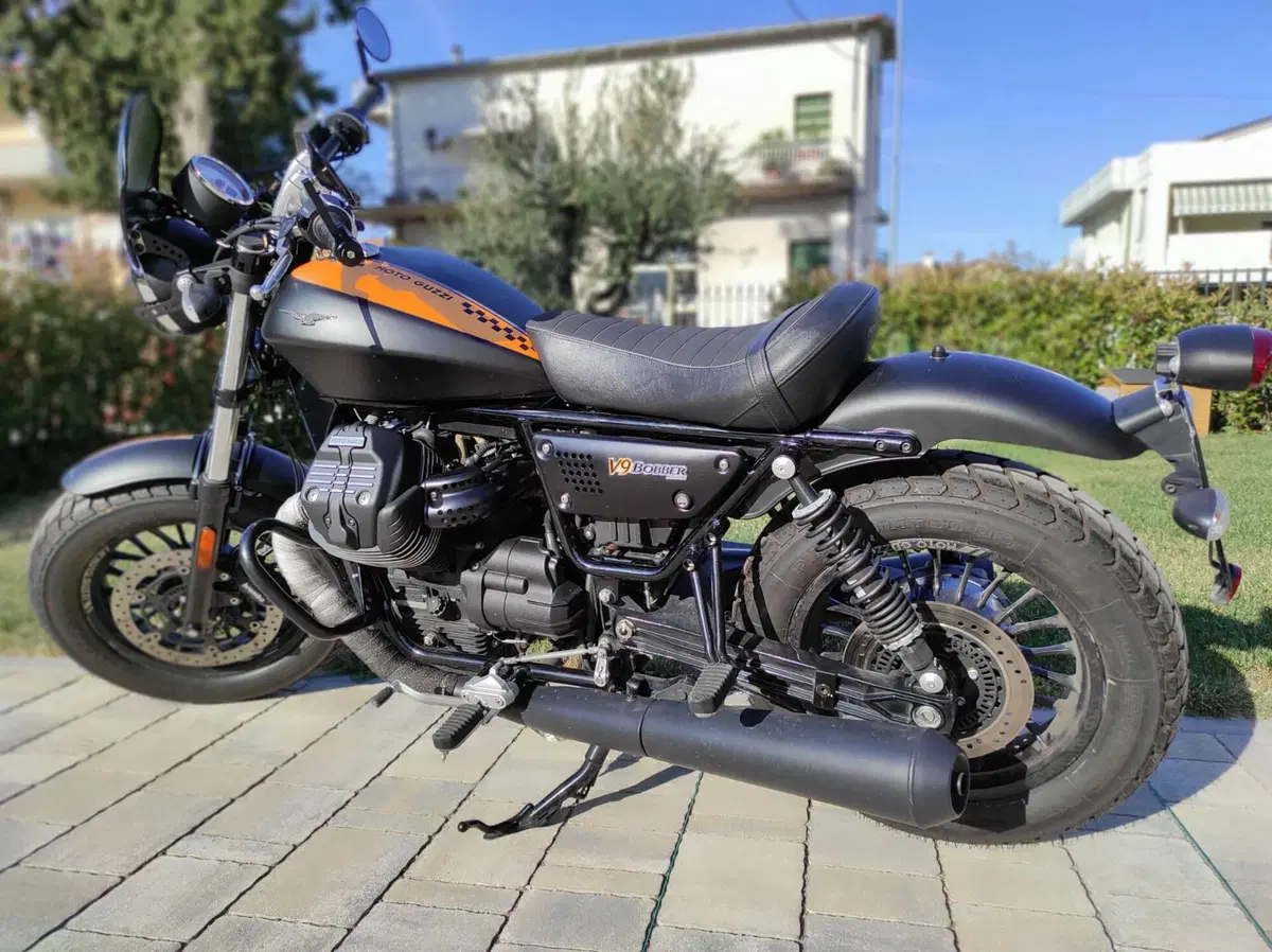 Moto Guzzi V9 Bobber (2016 - 18) (8)