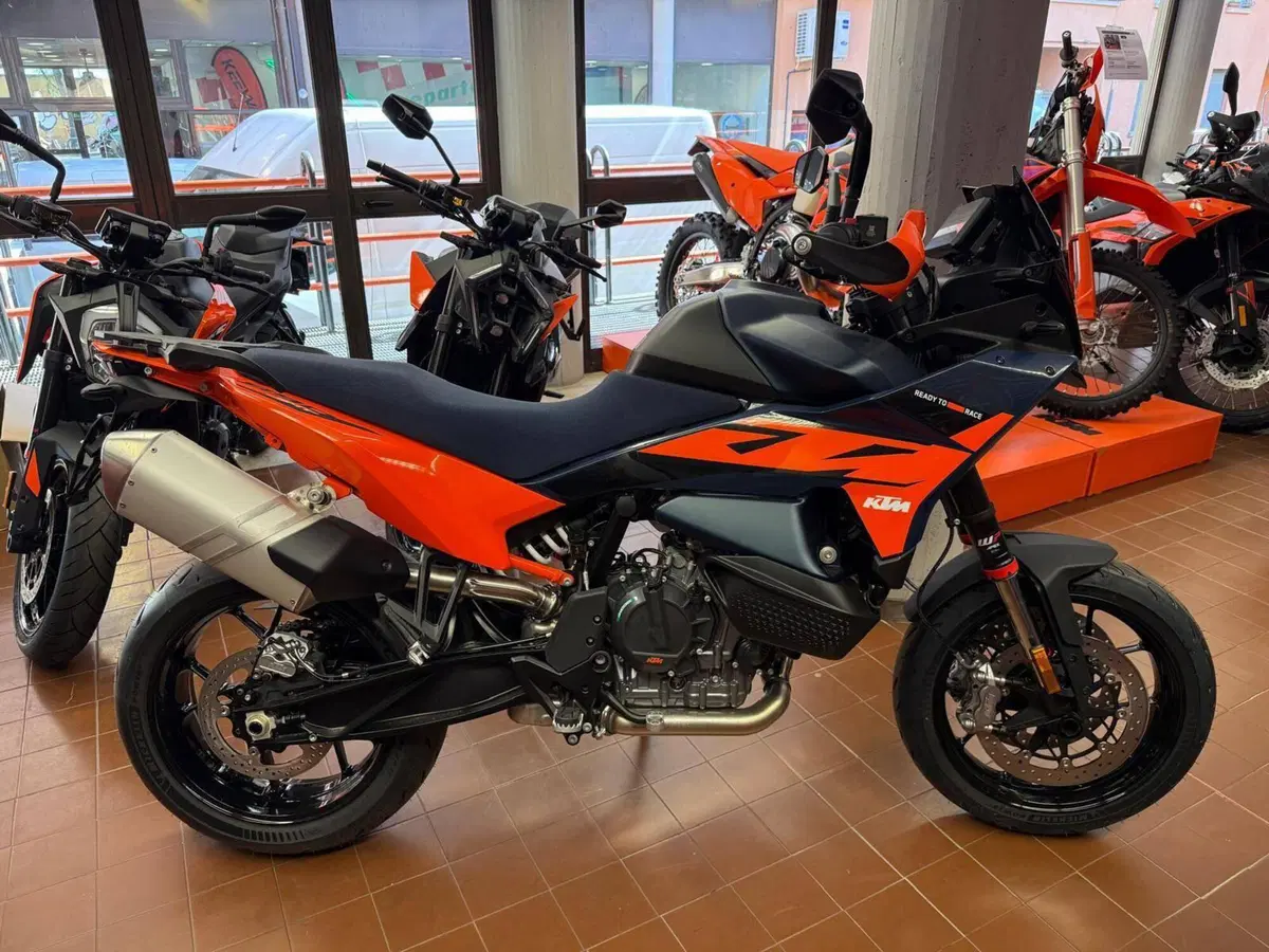 KTM 890 SMT (2026)