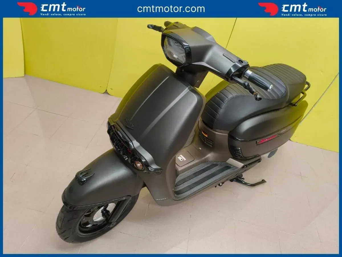 Keeway Motor Sixties 300i (2023 - 25) (11)