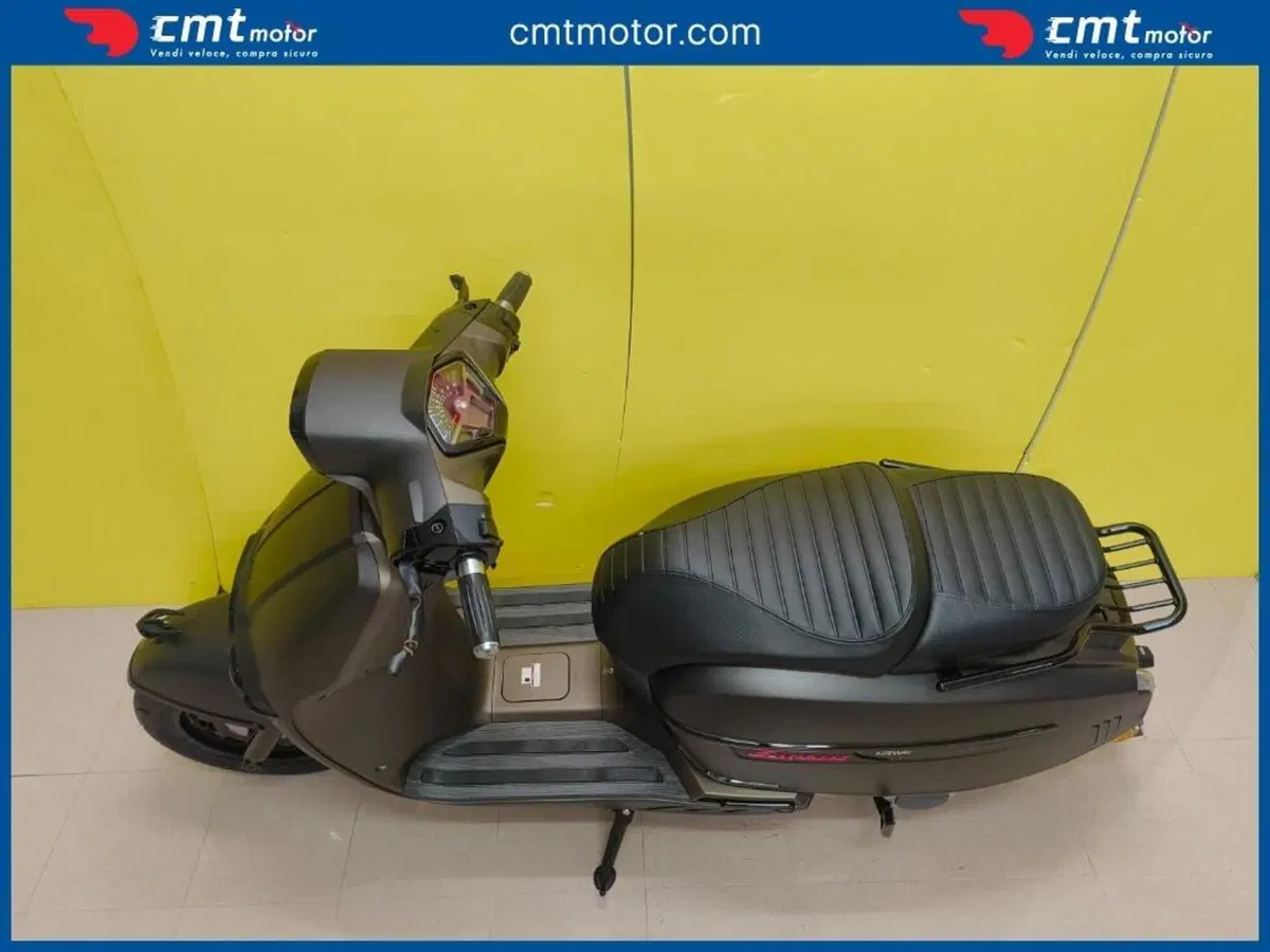 Keeway Motor Sixties 300i (2023 - 25) (13)