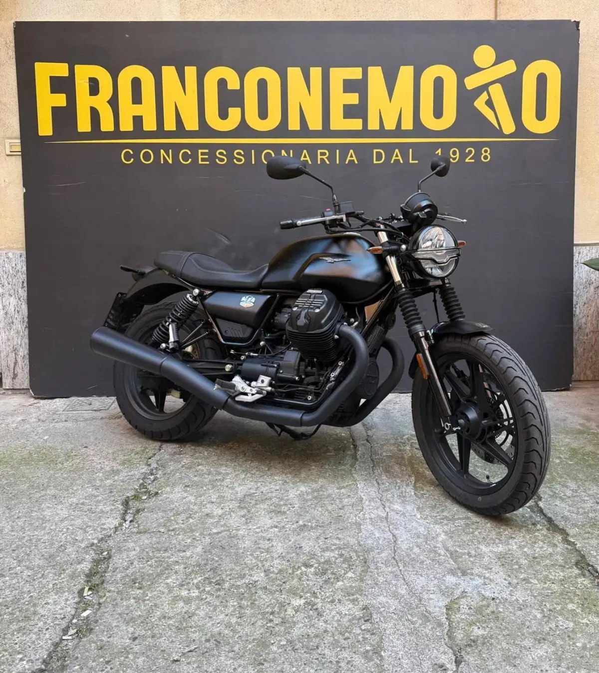 Moto Guzzi V7 Stone (2021 - 24)
