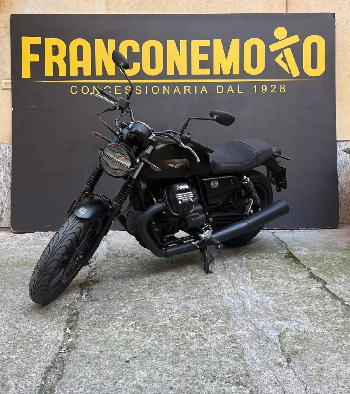Moto Guzzi V7 Stone (2021 - 24) (3)
