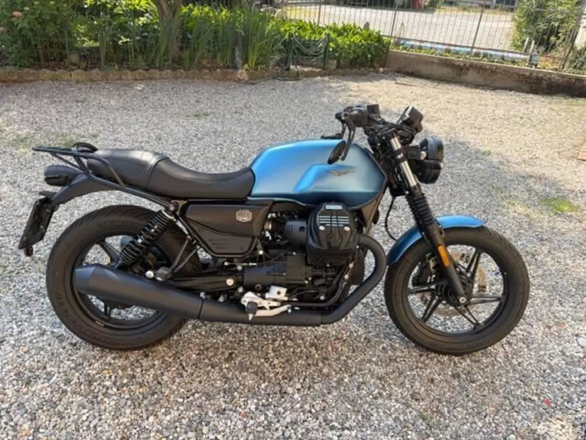 Moto Guzzi V7 Stone (2025 - 26) (2)