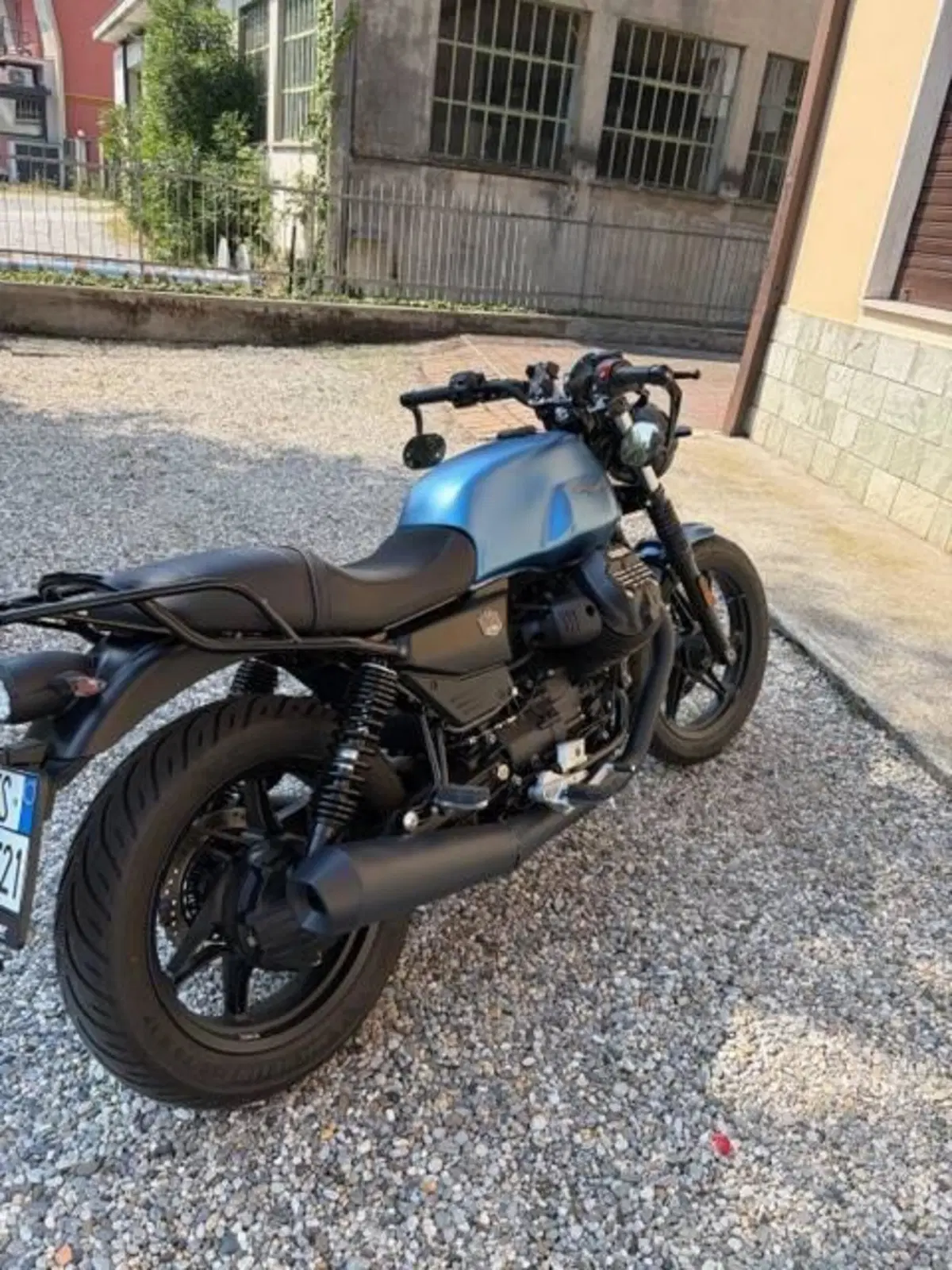 Moto Guzzi V7 Stone (2025 - 26) (4)