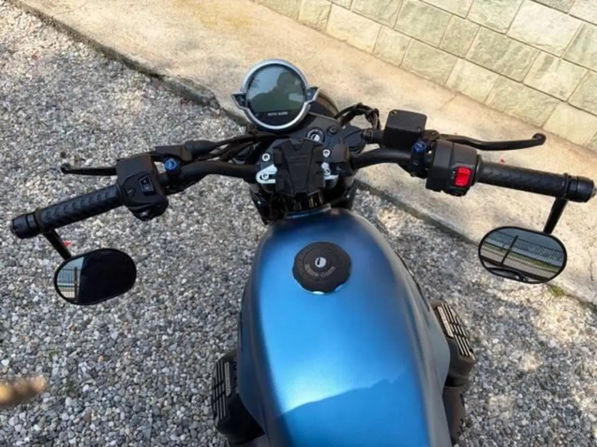 Moto Guzzi V7 Stone (2025 - 26) (5)