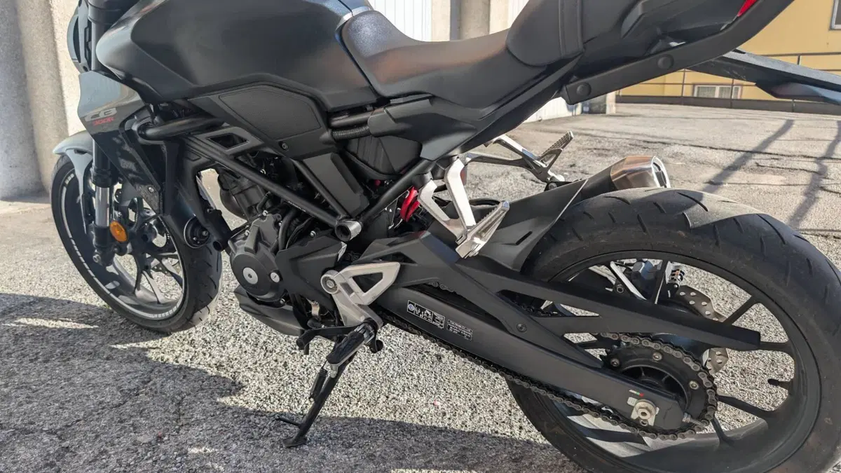 Honda CB 300 R (2022 - 26) (4)