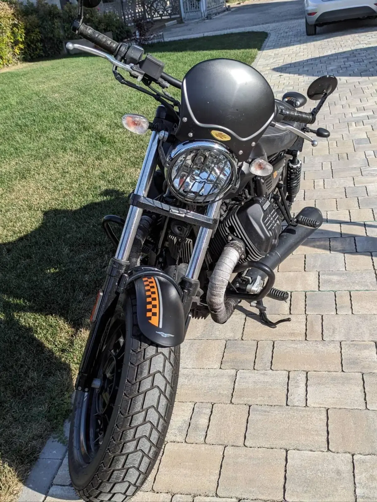 Moto Guzzi V9 Bobber (2016 - 18) (10)
