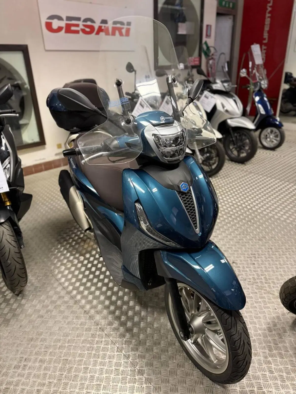 Piaggio Beverly 400 ABS-ASR (2021 - 24) (3)