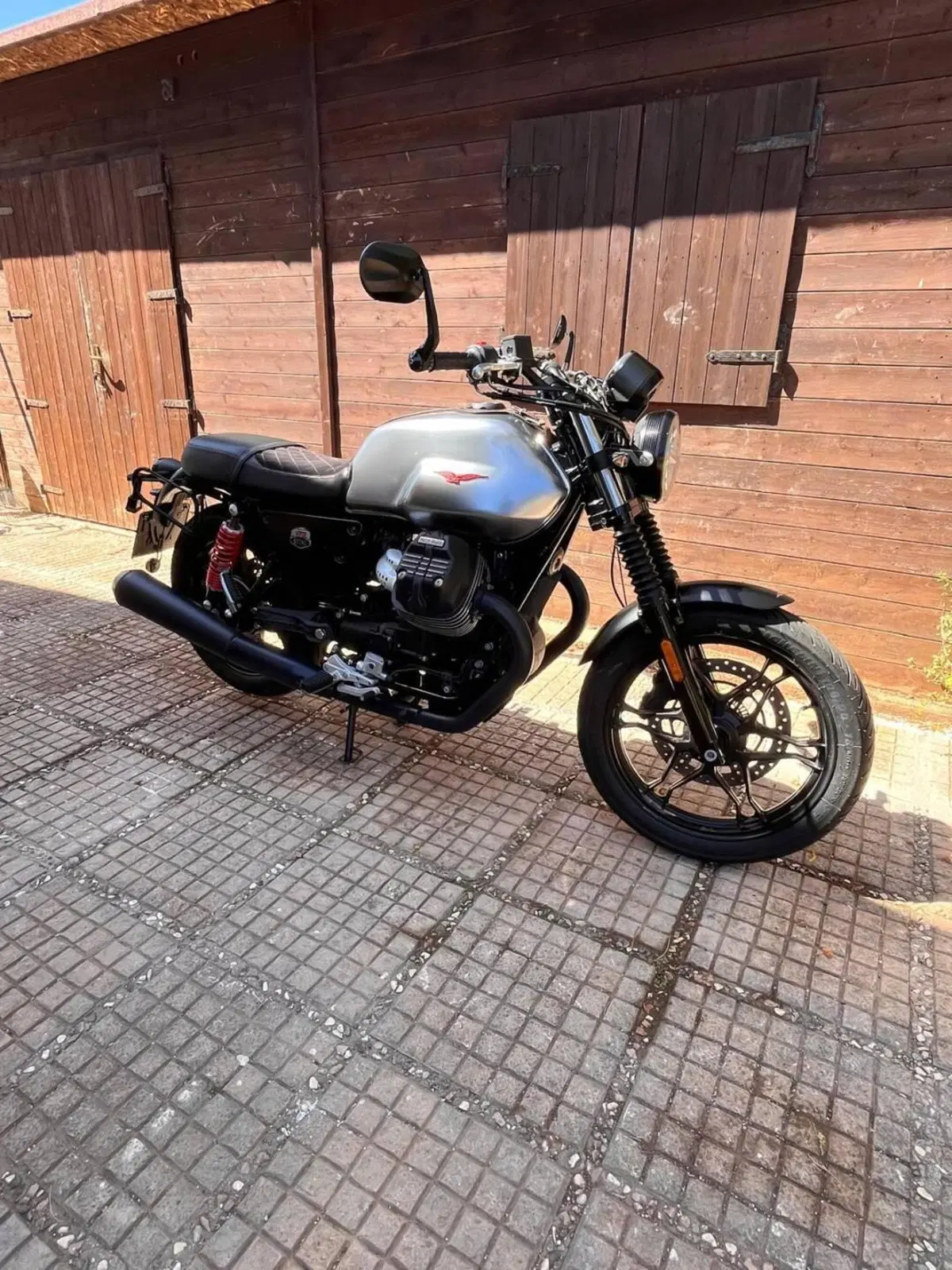 Moto Guzzi V7 III Stone S (2020) (4)
