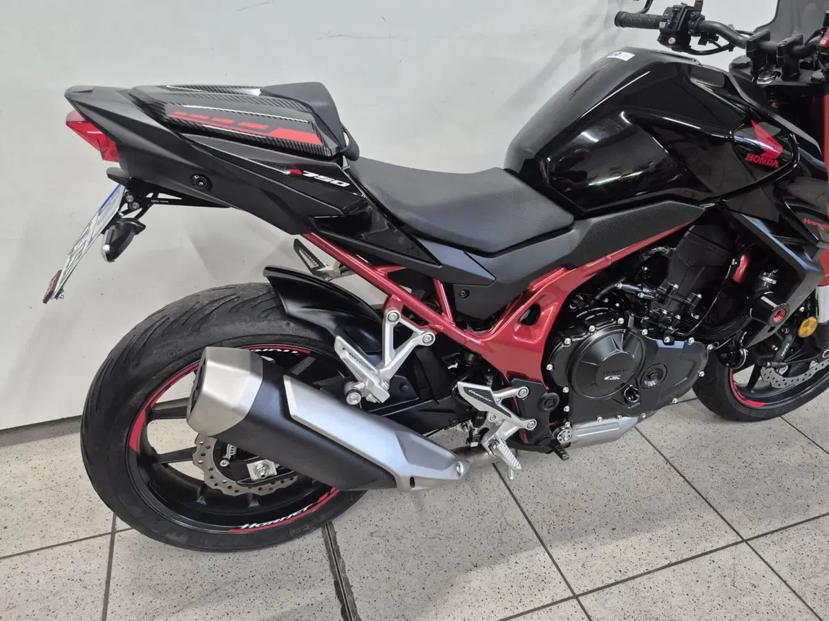 Honda CB 750 Hornet (2023 - 24) (3)