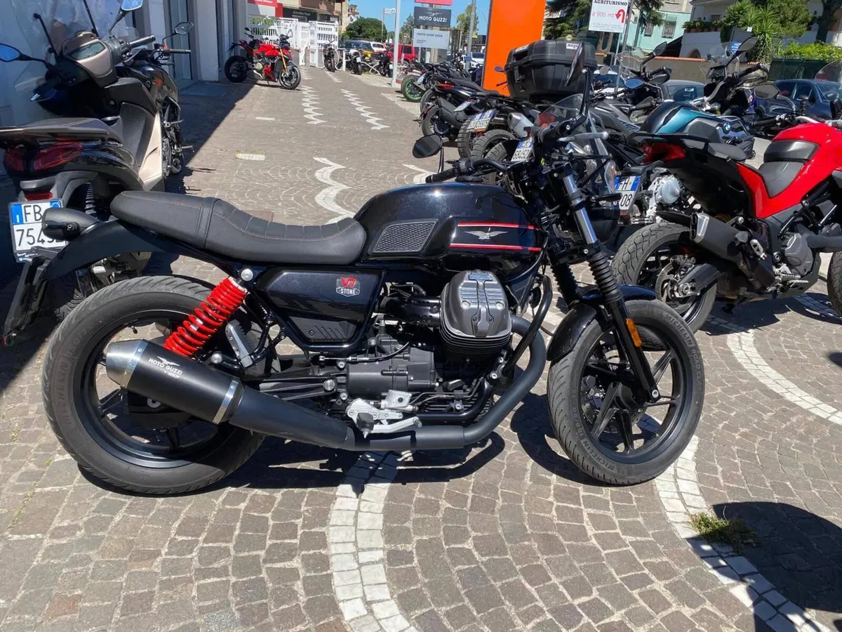 Moto Guzzi V7 Special (2021 - 24)