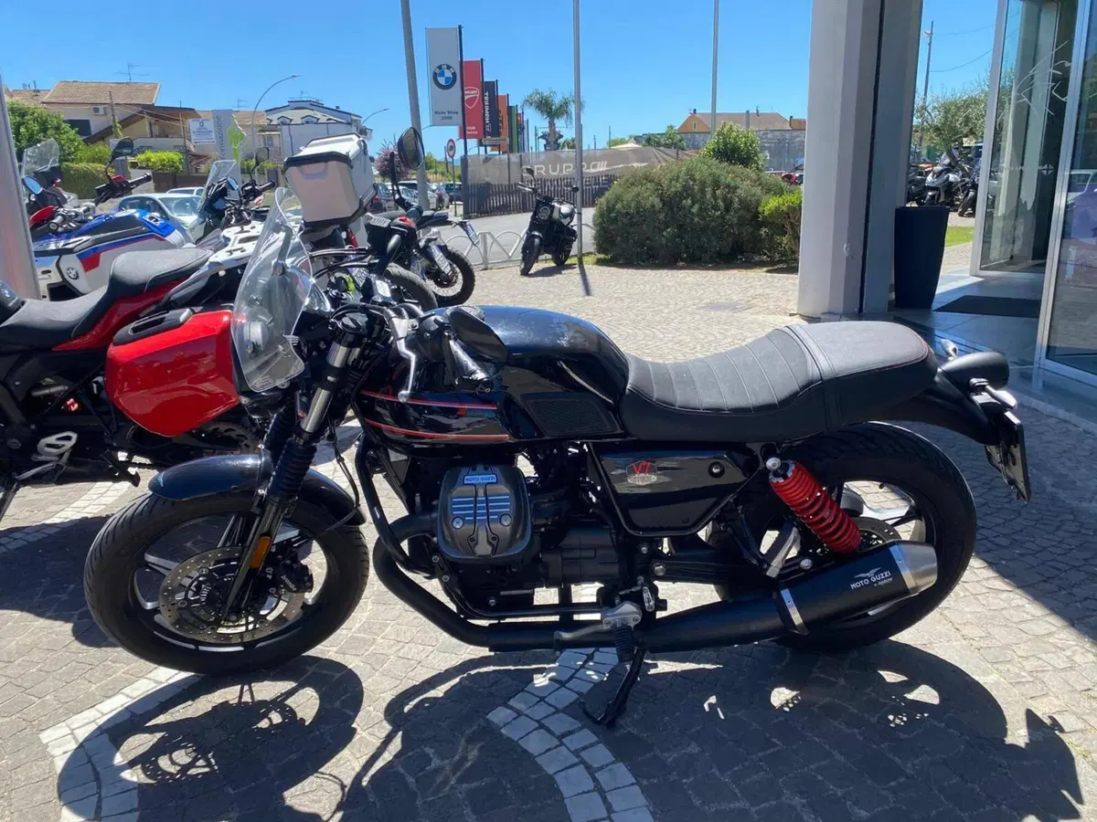 Moto Guzzi V7 Special (2021 - 24) (2)