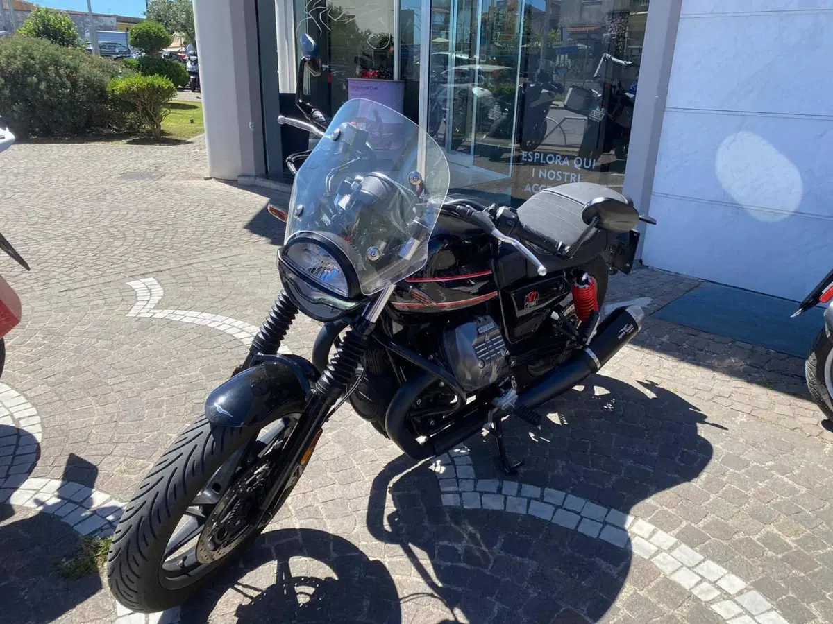 Moto Guzzi V7 Special (2021 - 24) (4)
