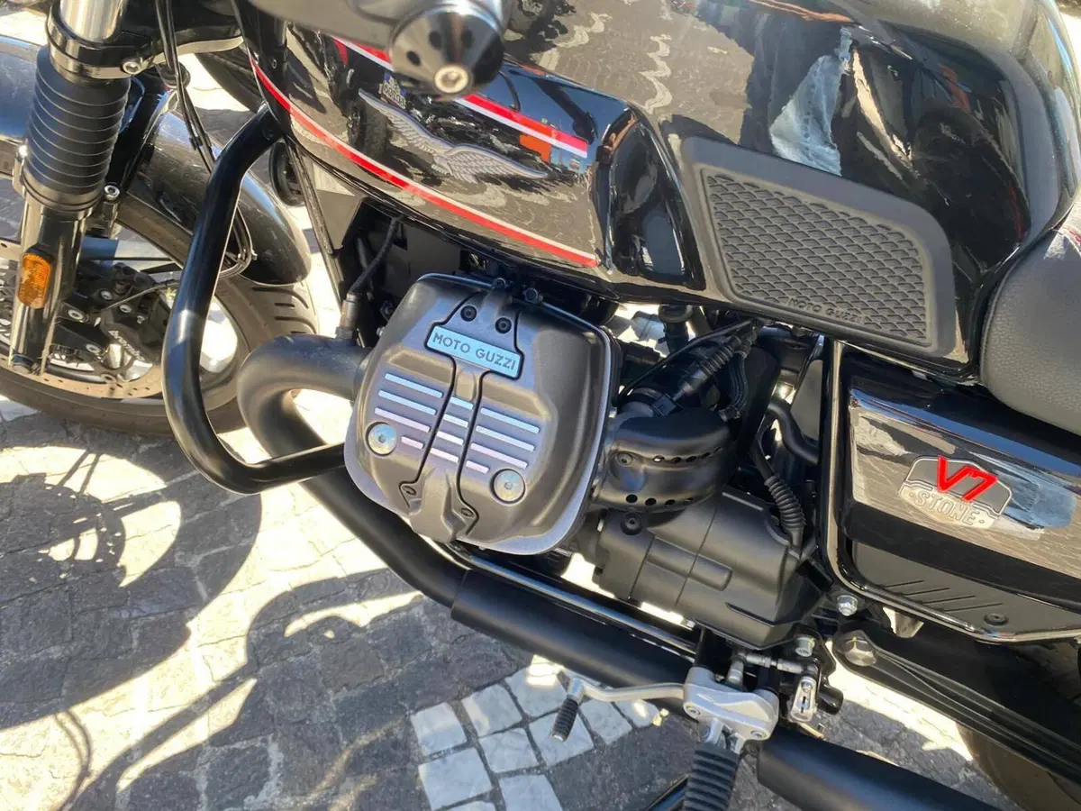 Moto Guzzi V7 Special (2021 - 24) (8)