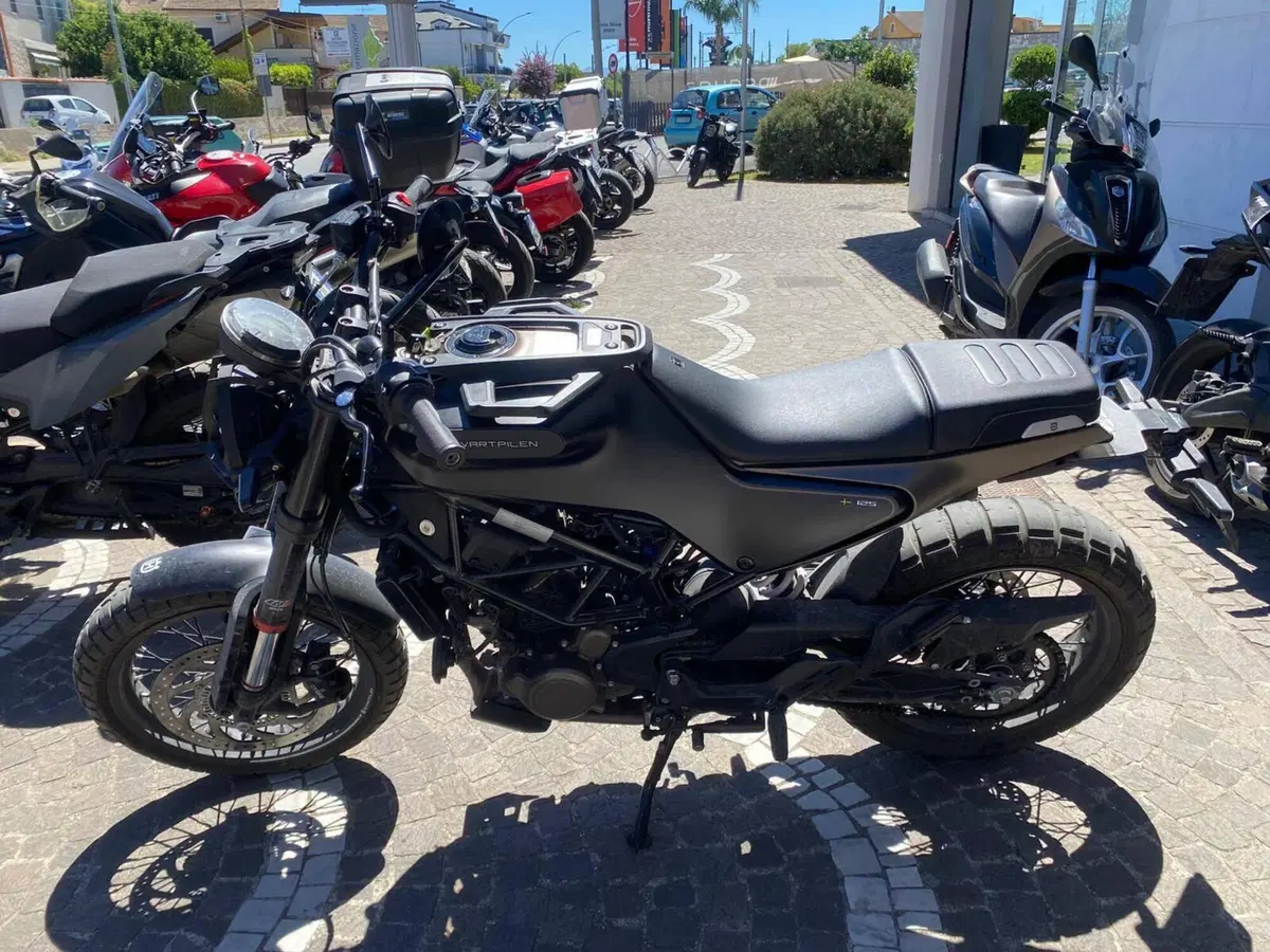 Husqvarna Svartpilen 125 (2024 - 26) (2)