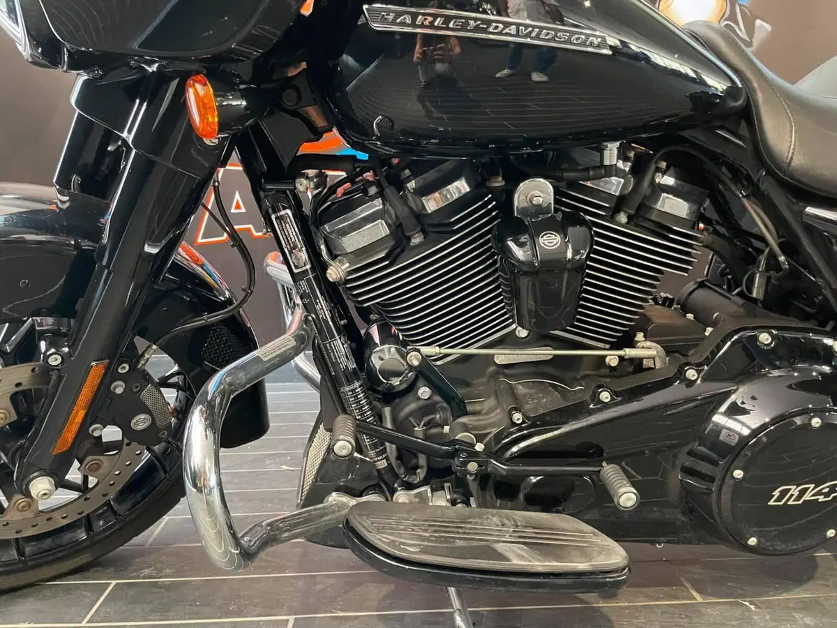 Harley-Davidson 114 Street Glide Special (2019 - 20) - FLHXS (9)