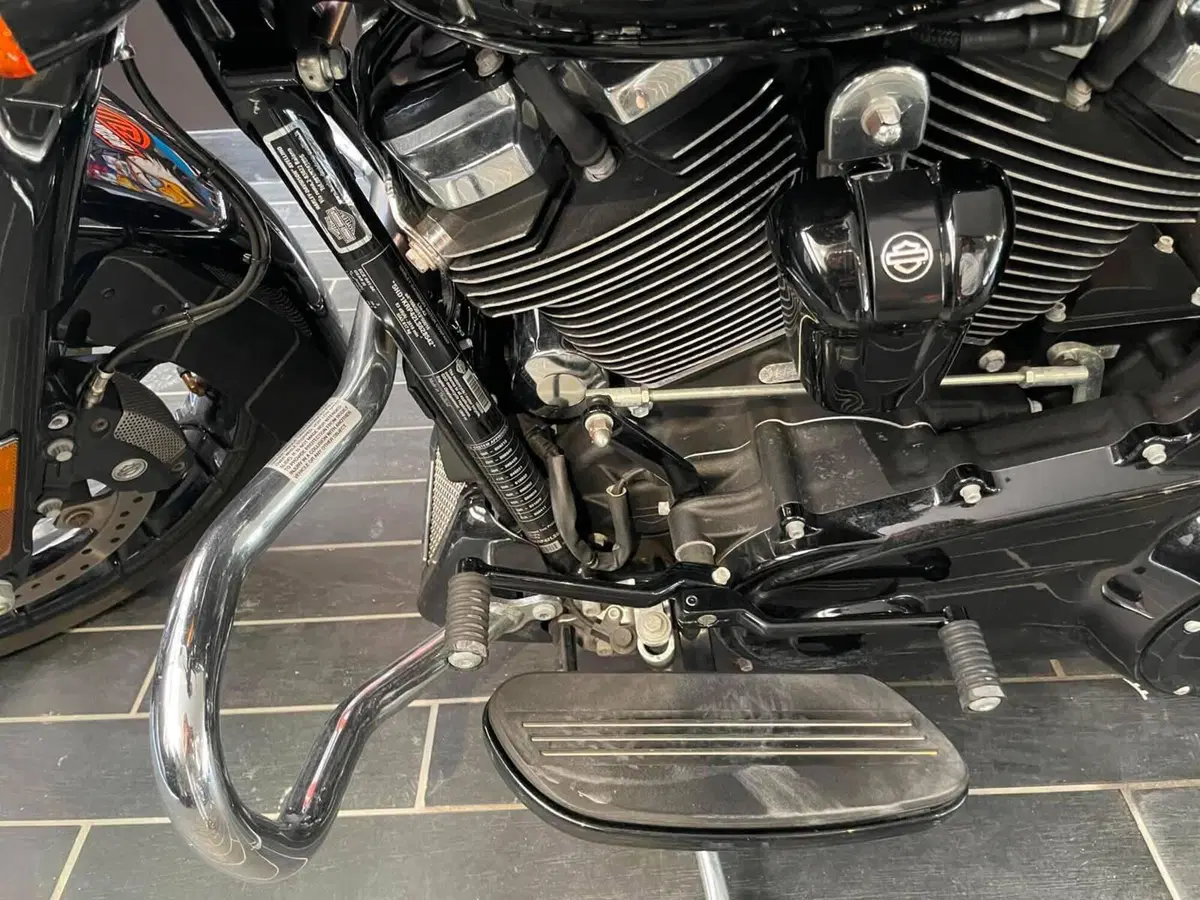 Harley-Davidson 114 Street Glide Special (2019 - 20) - FLHXS (15)