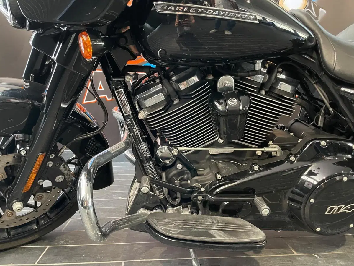 Harley-Davidson 114 Street Glide Special (2019 - 20) - FLHXS (9)