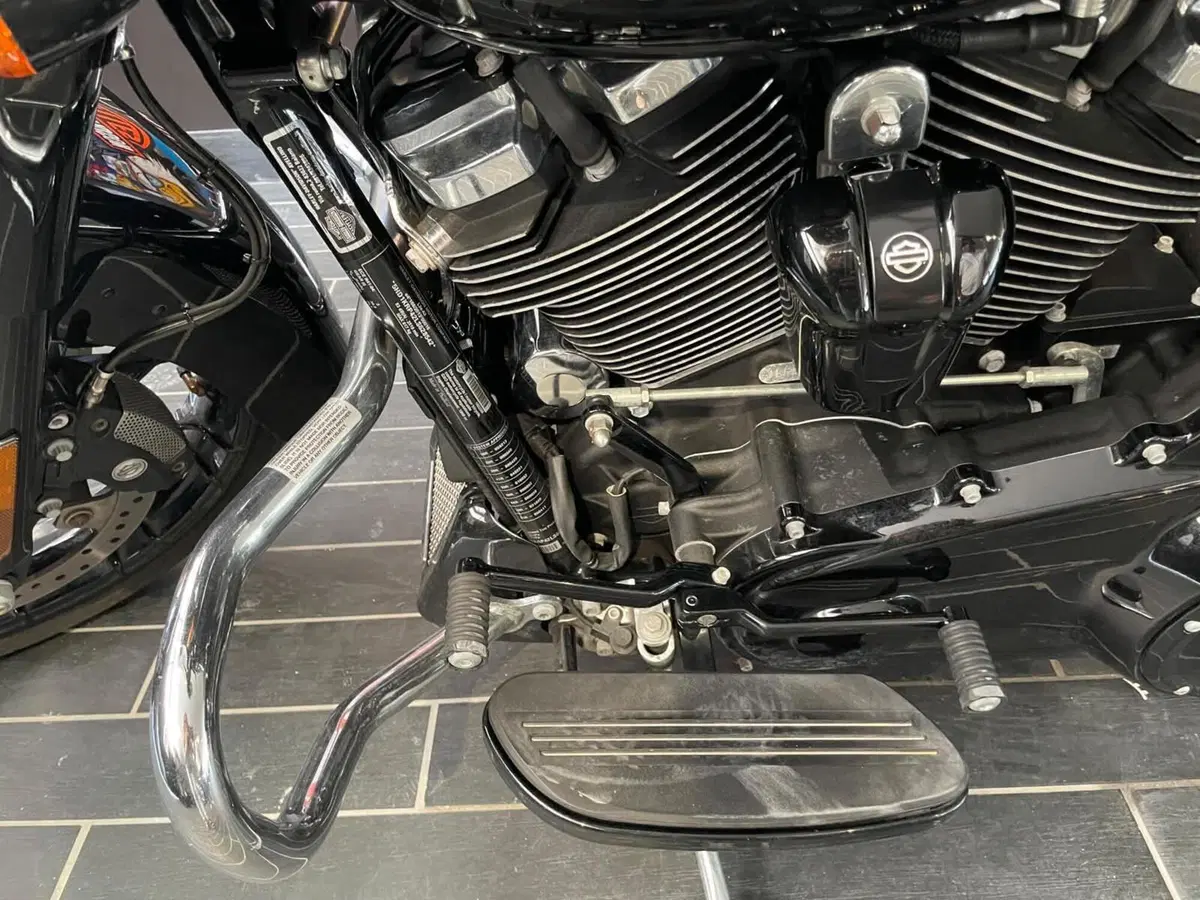 Harley-Davidson 114 Street Glide Special (2019 - 20) - FLHXS (15)