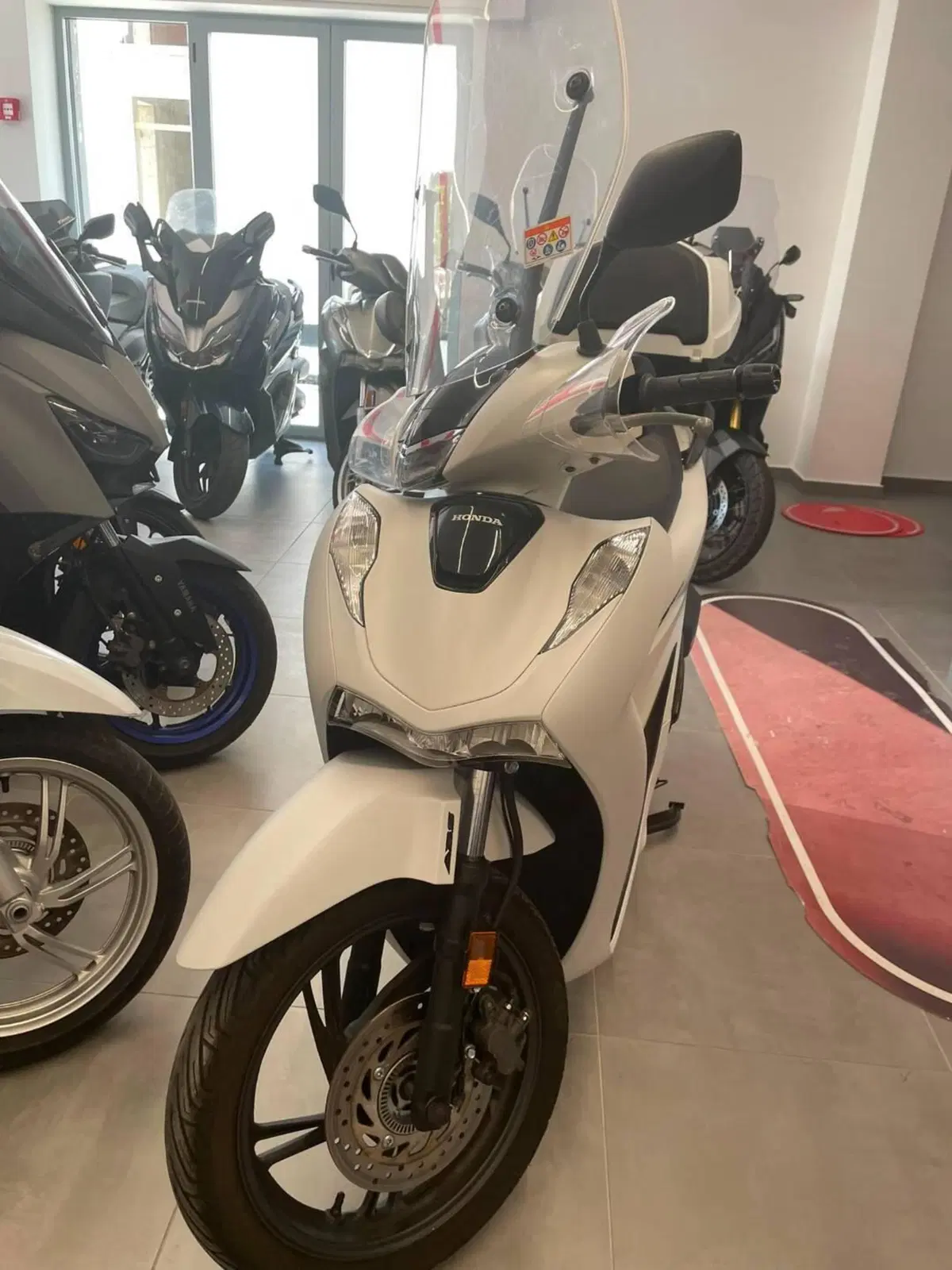 Honda SH 150i (2024 - 25) (5)