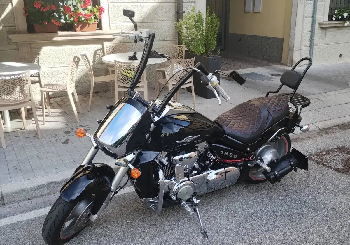 Suzuki Intruder M 1800 R (2009 - 14) (4)