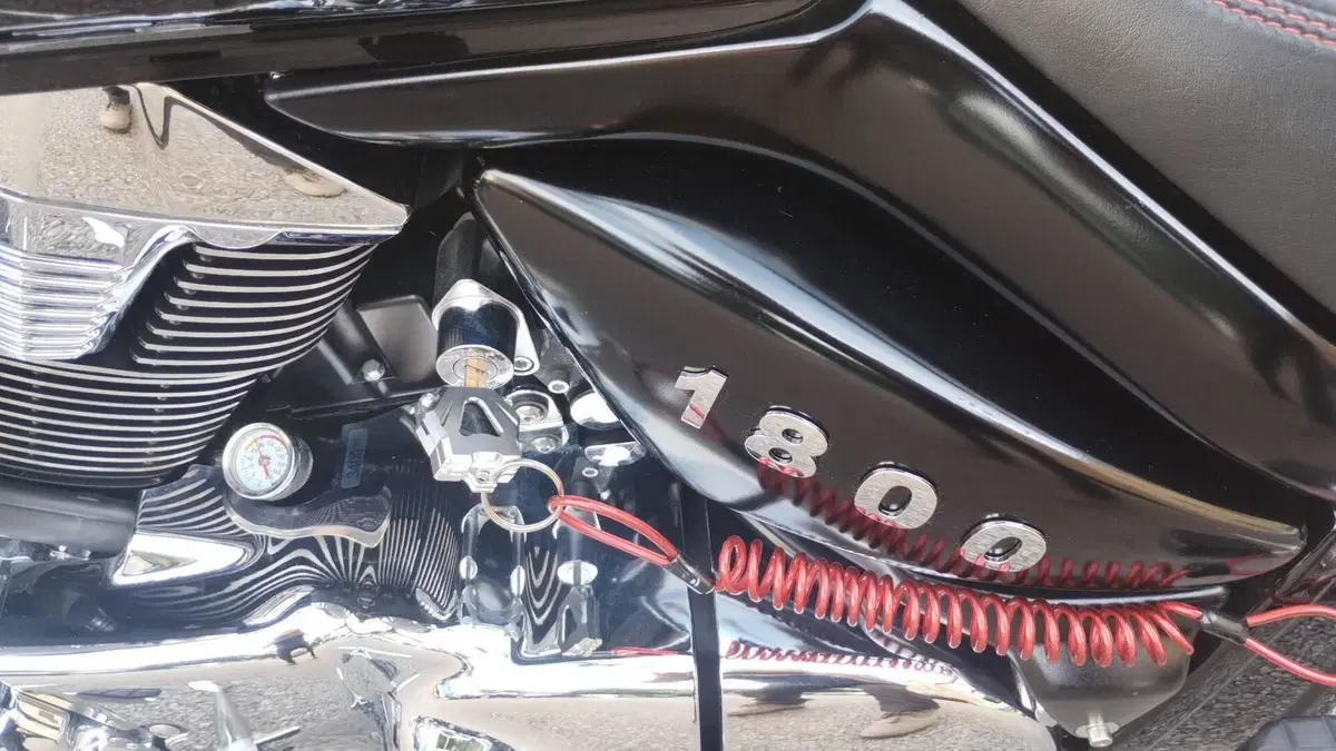 Suzuki Intruder M 1800 R (2009 - 14) (14)