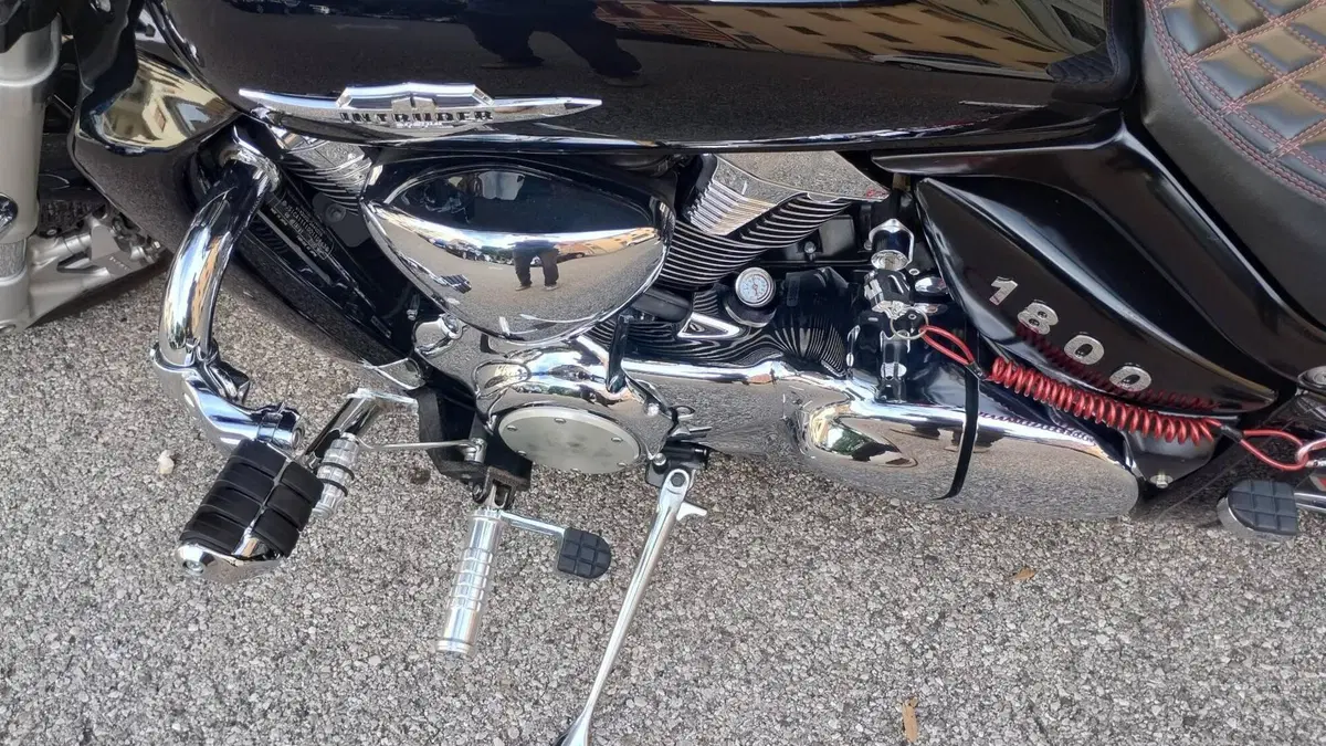 Suzuki Intruder M 1800 R (2009 - 14) (15)