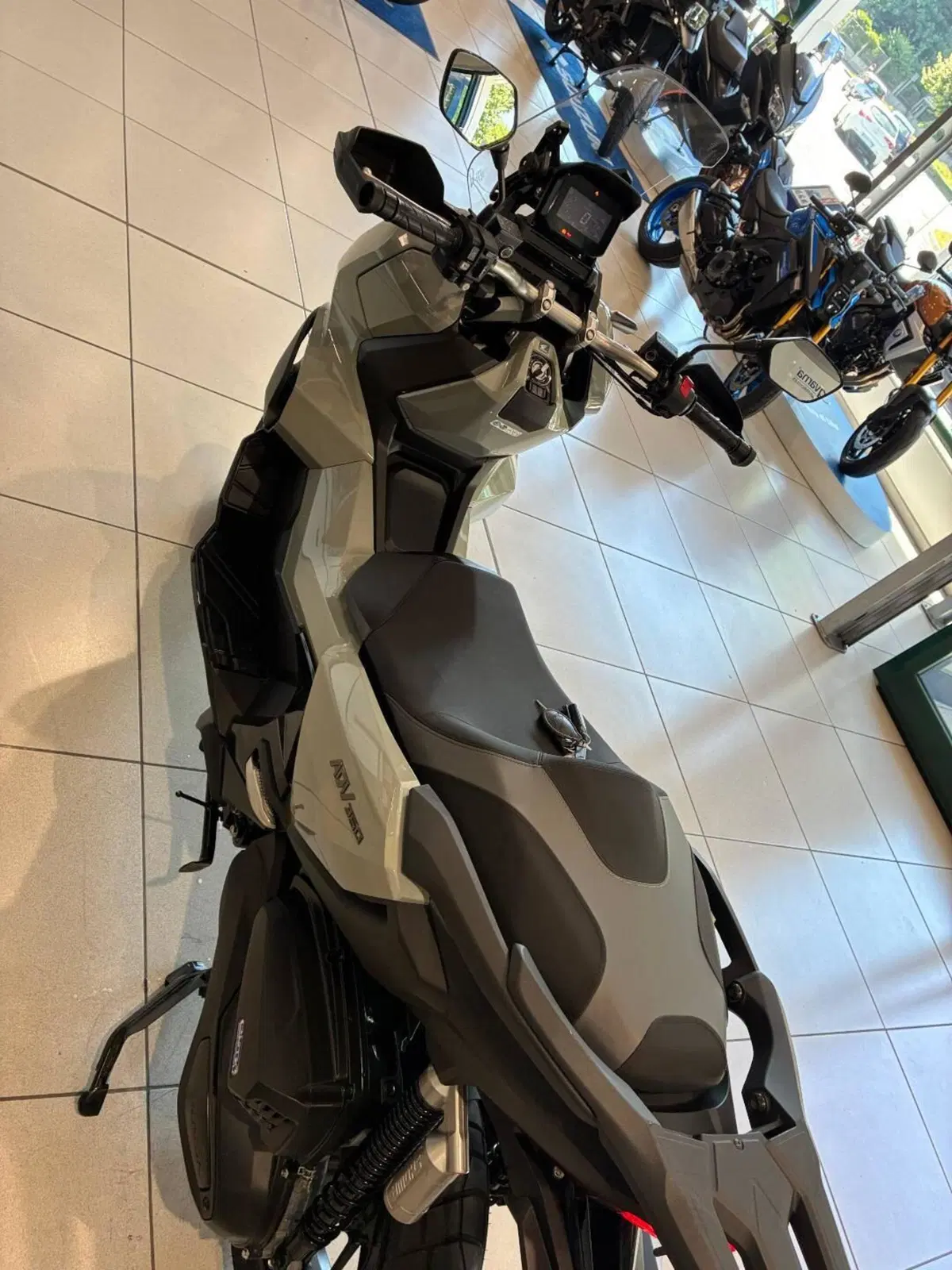 Honda ADV 350 (2022 - 24) (5)