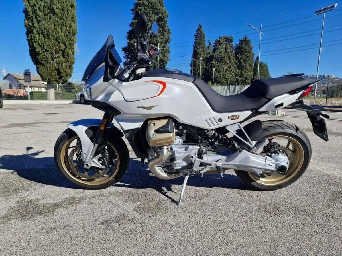 Moto Guzzi V100 Mandello (2022 - 24) (5)