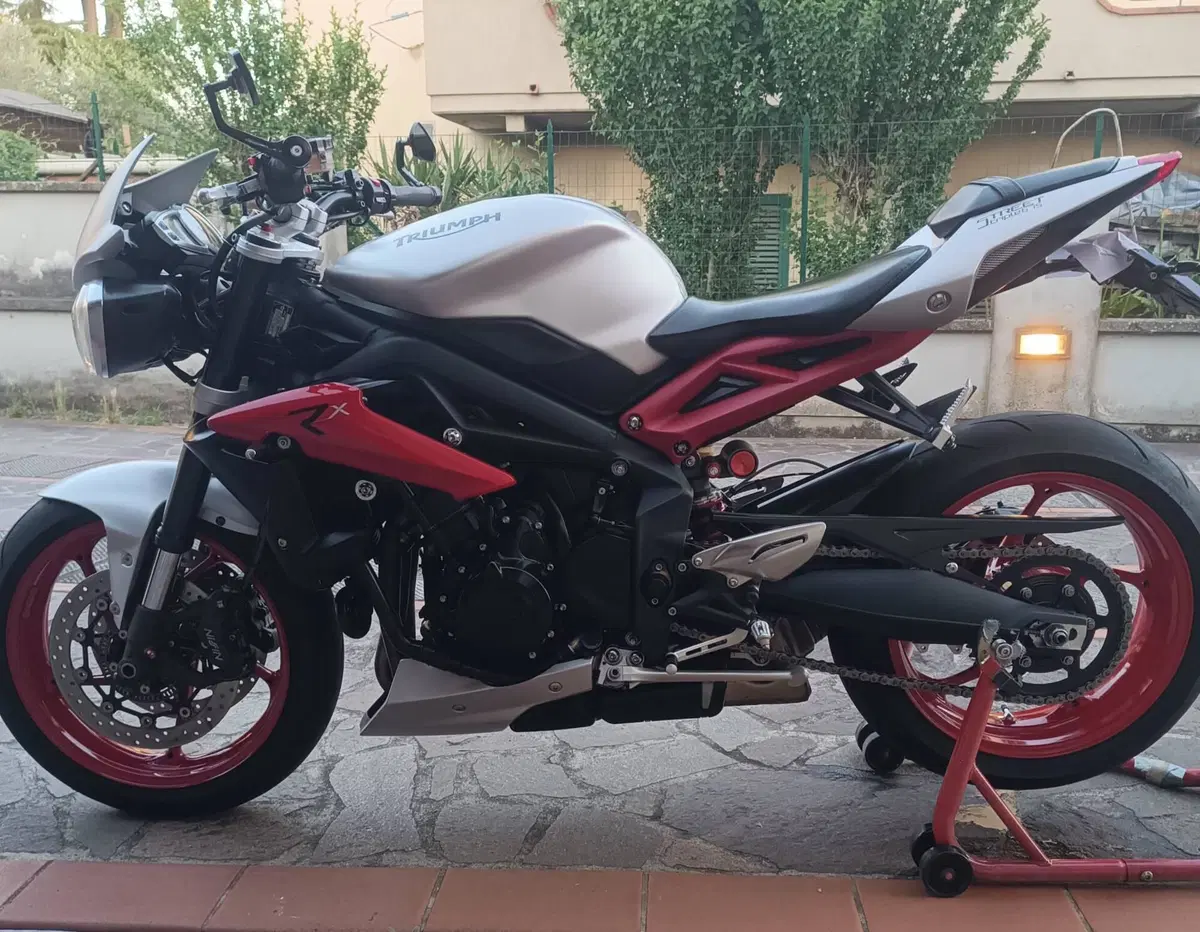Triumph Street Triple RX ABS (2016 - 17) (4)