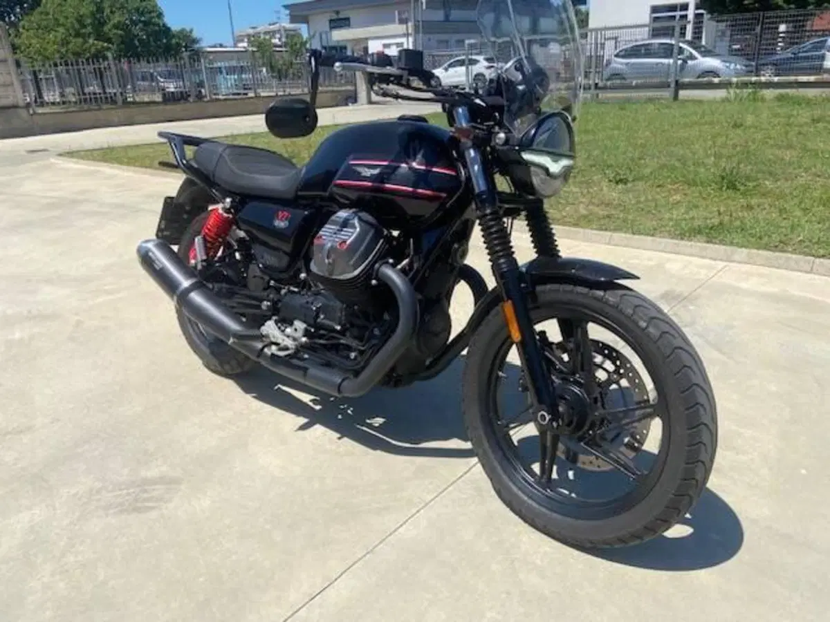 Moto Guzzi V7 Stone Special Edition (2022 - 25) (3)