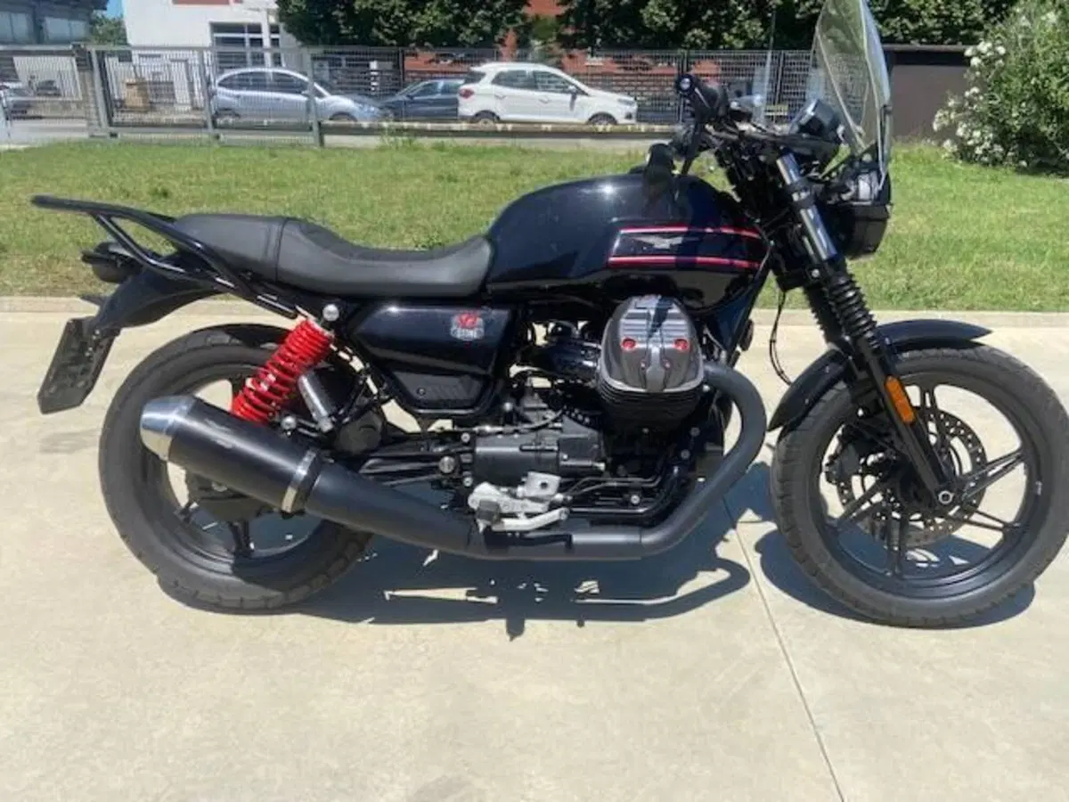 Moto Guzzi V7 Stone Special Edition (2022 - 25) (4)
