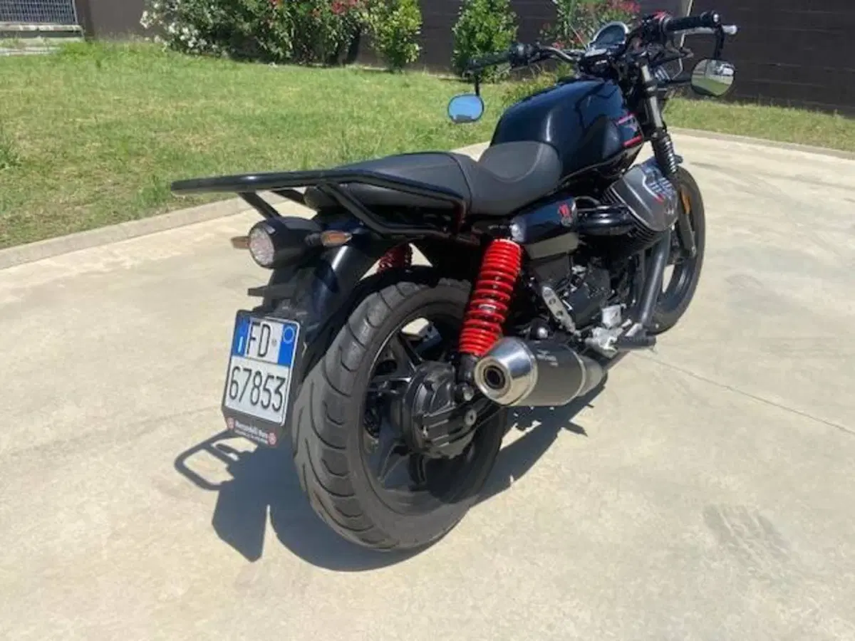 Moto Guzzi V7 Stone Special Edition (2022 - 25) (5)