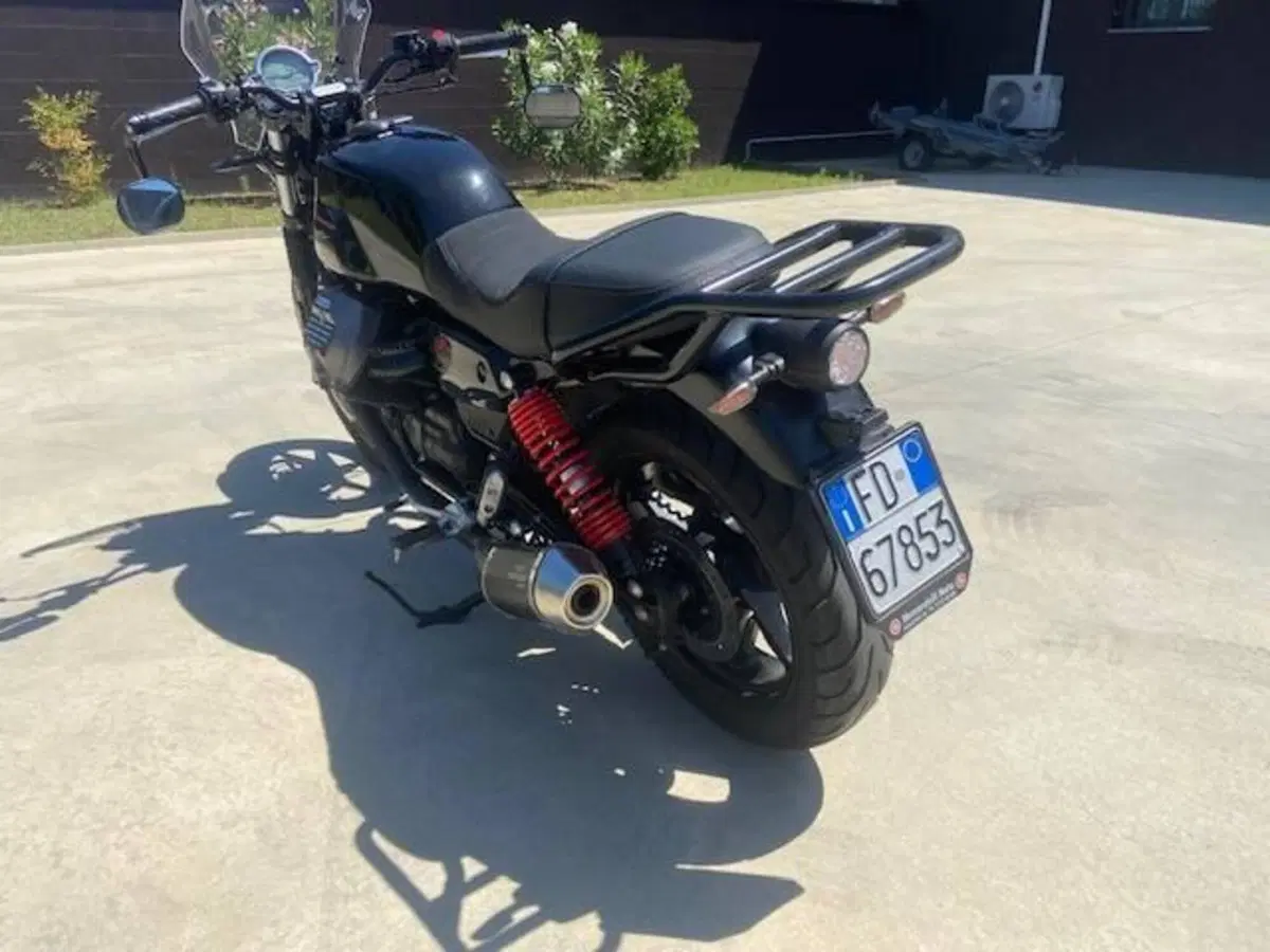 Moto Guzzi V7 Stone Special Edition (2022 - 25) (6)