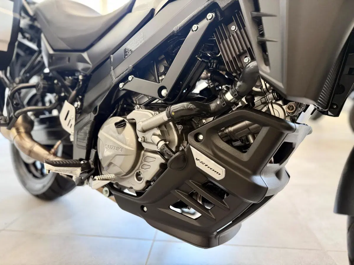 Suzuki V-Strom 650 (2021 - 25) (10)