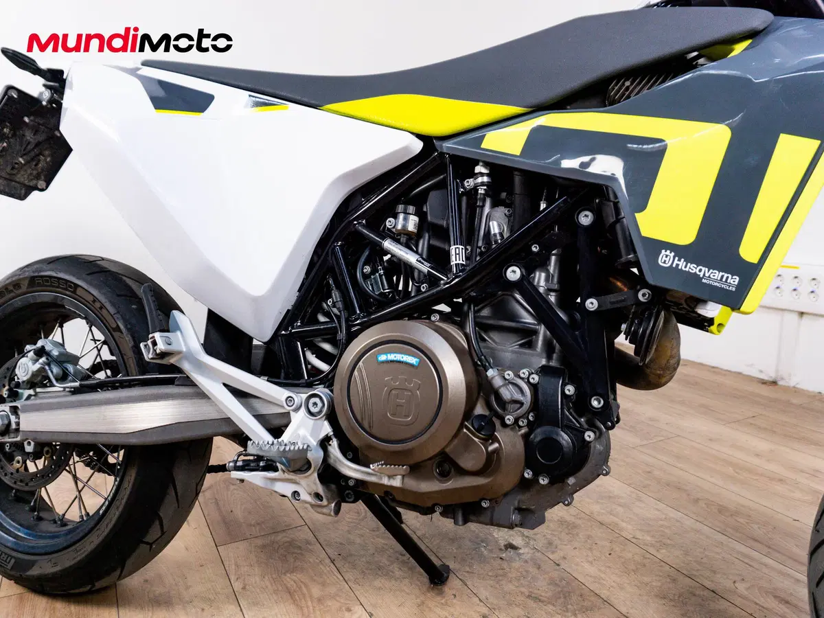 Husqvarna 701 Supermoto (2016) (5)