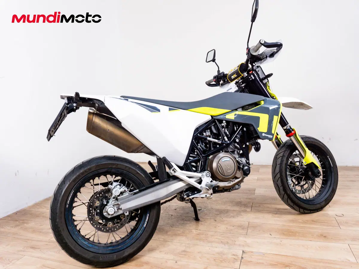 Husqvarna 701 Supermoto (2016) (3)